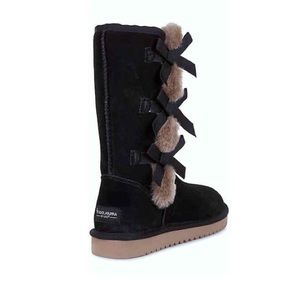 Gray and black Koolabüra by UGG